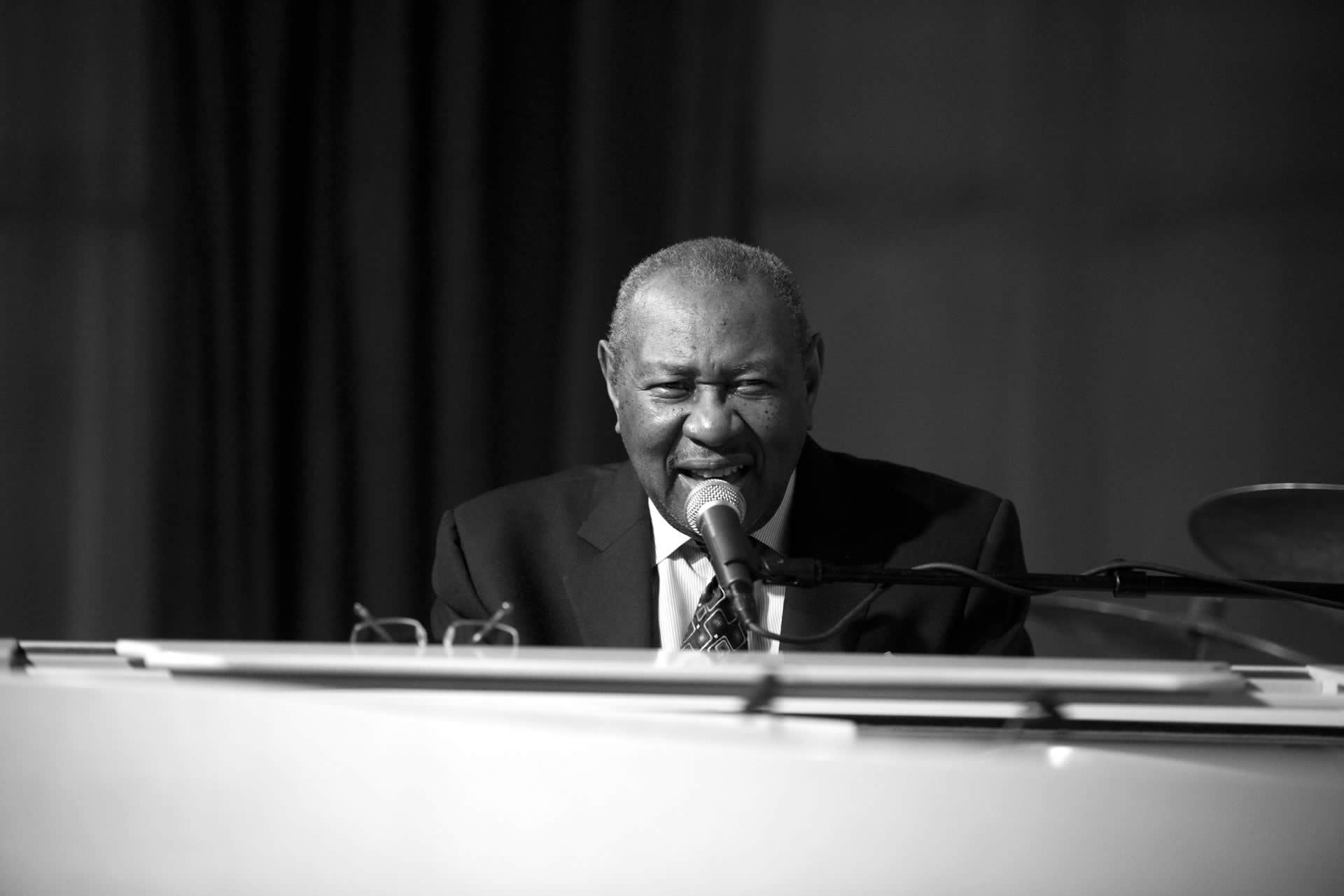 Freddy Cole Penyanyi dan Pianis Jazz Amerika
